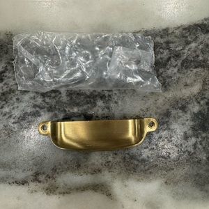 Brushed brass cup pulls